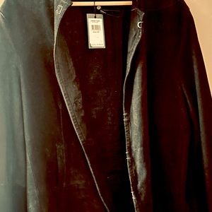 John Varvatos  coat size 50. Tag says 52. Too small for me.  New